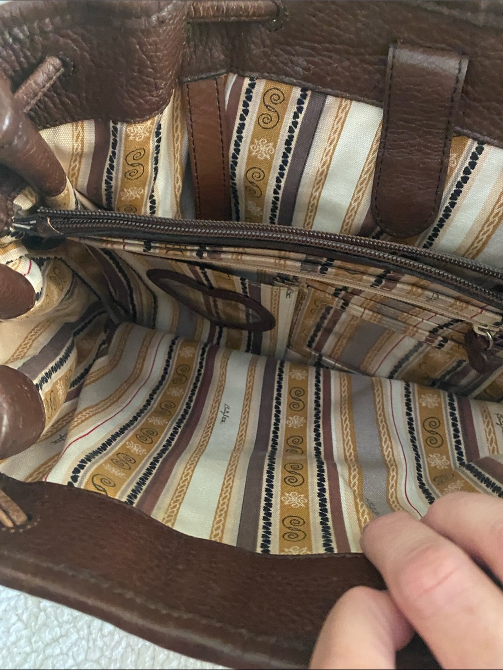 Brighton vintage brown leather backpack. - Picture 2 of 7